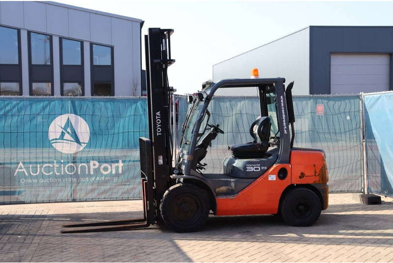 Toyota 02-8FDF30 - Forklift diesel: gambar 1 Toyota 02-8FDF30 - Forklift diesel: gambar 1