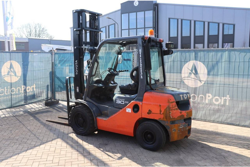 Toyota 02-8FDF30 - Forklift diesel: gambar 3 Toyota 02-8FDF30 - Forklift diesel: gambar 3