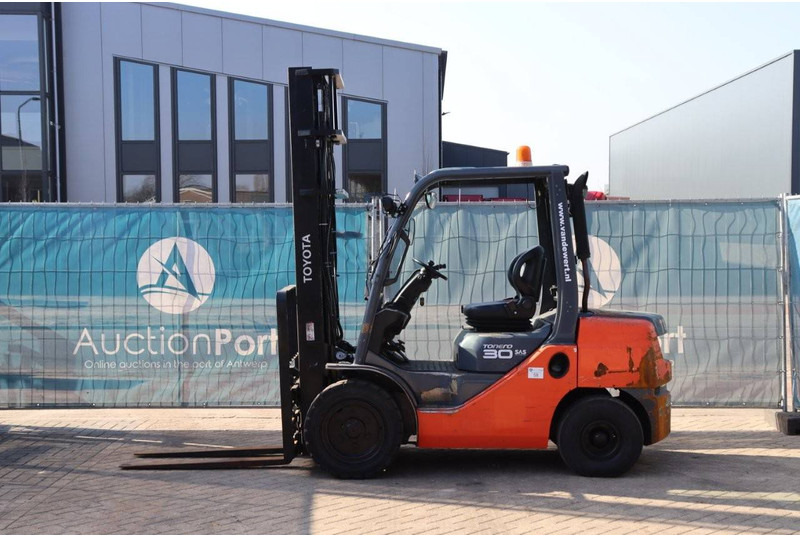 Toyota 02-8FDF30 - Forklift diesel: gambar 2 Toyota 02-8FDF30 - Forklift diesel: gambar 2