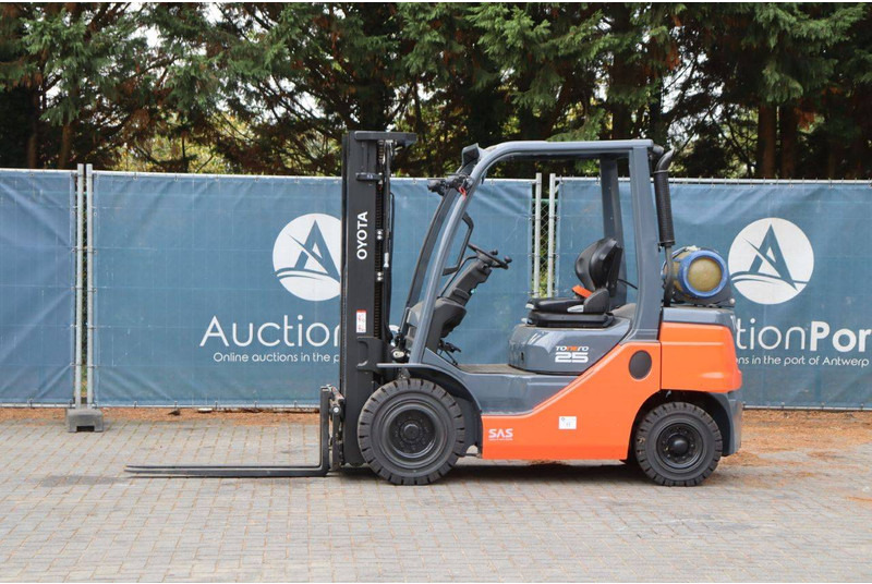 Toyota 02-8FGF25 - Forklift LPG: gambar 1 Toyota 02-8FGF25 - Forklift LPG: gambar 1