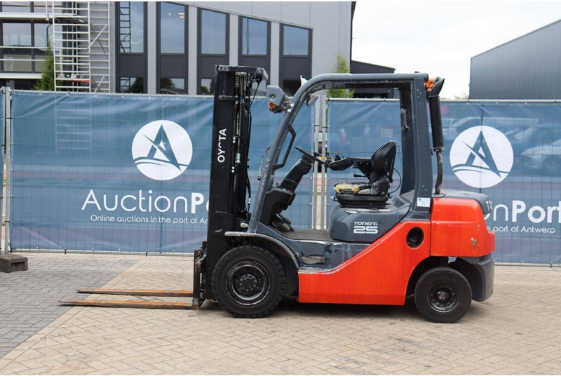 Toyota 06-8FD25F - Forklift diesel: gambar 2 Toyota 06-8FD25F - Forklift diesel: gambar 2