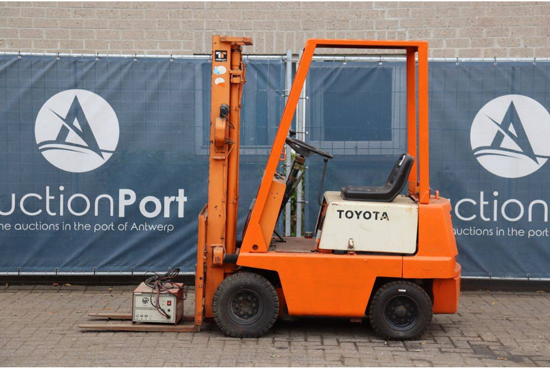 Toyota 2F6L9 - Forklift listrik: gambar 2 Toyota 2F6L9 - Forklift listrik: gambar 2