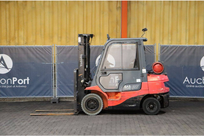 Toyota 42-7FGF25 - Forklift LPG: gambar 2 Toyota 42-7FGF25 - Forklift LPG: gambar 2