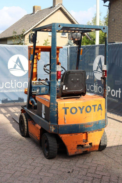 Toyota 4FB15 - Forklift listrik: gambar 4 Toyota 4FB15 - Forklift listrik: gambar 4