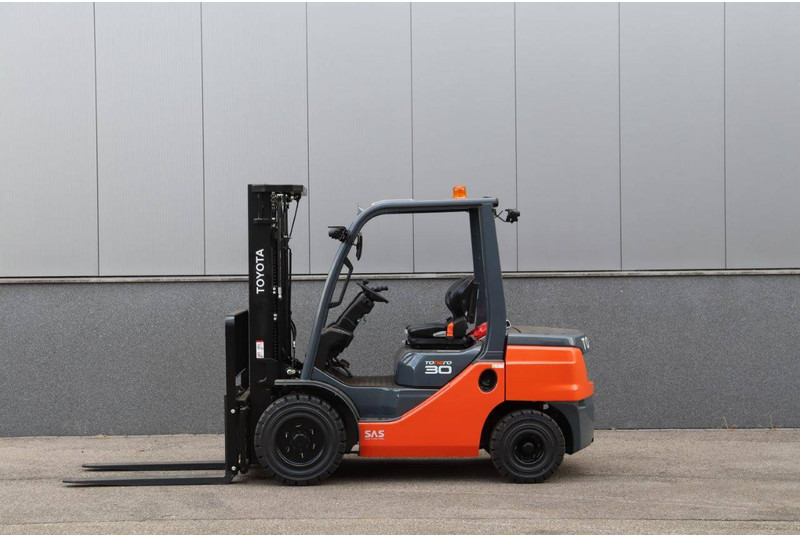 Toyota 52-8FDF30 - Forklift diesel: gambar 2 Toyota 52-8FDF30 - Forklift diesel: gambar 2