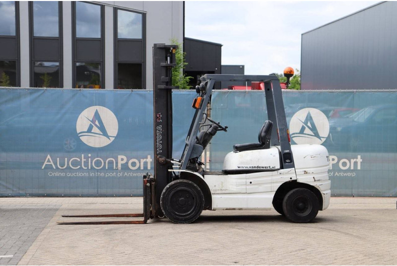 Toyota 62-6FDF30 - Forklift diesel: gambar 1 Toyota 62-6FDF30 - Forklift diesel: gambar 1