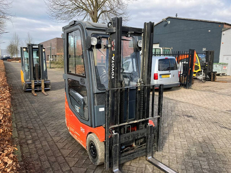 Toyota 7FBEST15 - Forklift listrik: gambar 5 Toyota 7FBEST15 - Forklift listrik: gambar 5