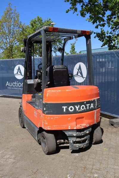 Toyota 7FBMF25 - Forklift listrik: gambar 4 Toyota 7FBMF25 - Forklift listrik: gambar 4
