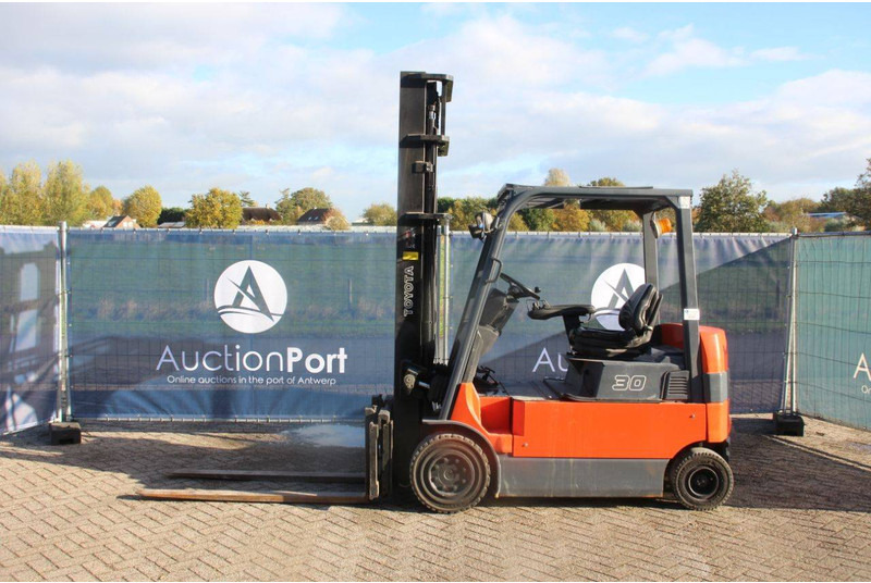 Toyota 7FBMF30 - Forklift listrik: gambar 2 Toyota 7FBMF30 - Forklift listrik: gambar 2