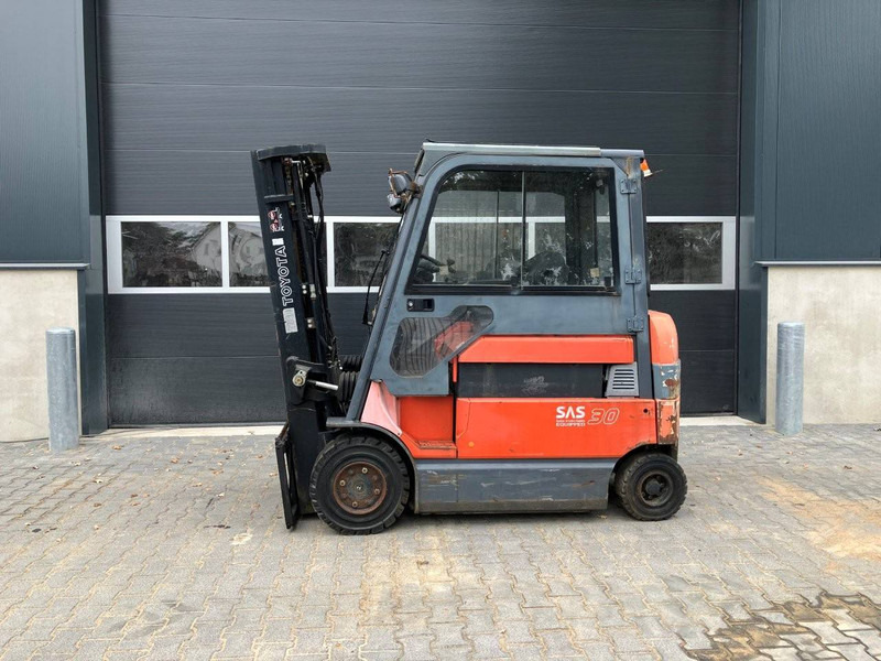Toyota 7FBMF30 - Forklift listrik: gambar 2 Toyota 7FBMF30 - Forklift listrik: gambar 2