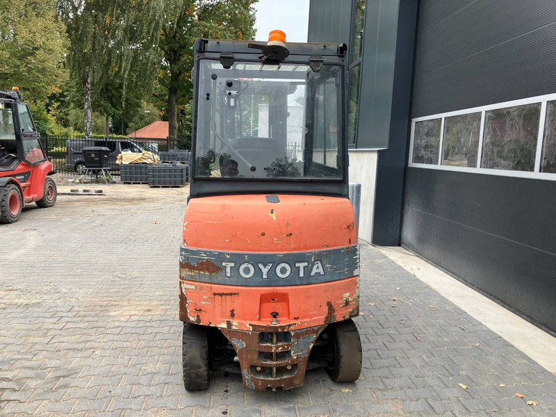 Toyota 7FBMF30 - Forklift listrik: gambar 4 Toyota 7FBMF30 - Forklift listrik: gambar 4
