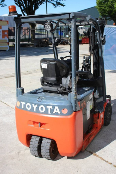Toyota 8FBE18T - Forklift listrik: gambar 5 Toyota 8FBE18T - Forklift listrik: gambar 5