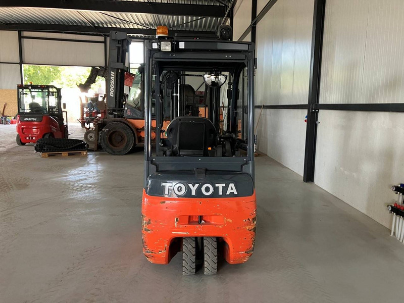 Toyota 8FBEKT16 - Forklift listrik: gambar 5 Toyota 8FBEKT16 - Forklift listrik: gambar 5