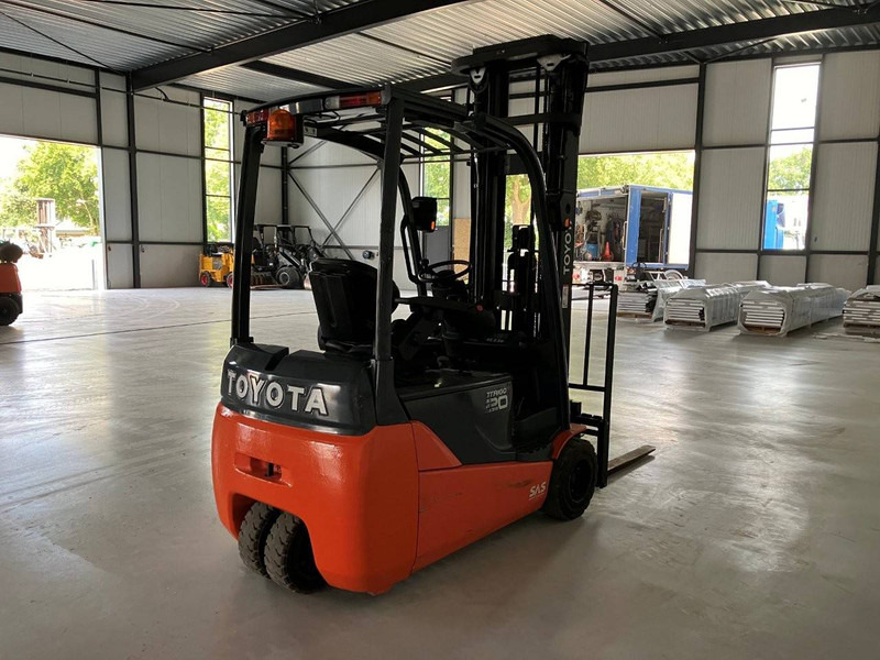Toyota 8FBET20 - Forklift listrik: gambar 5 Toyota 8FBET20 - Forklift listrik: gambar 5