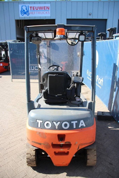 Toyota 8FBM16T - Forklift listrik: gambar 4 Toyota 8FBM16T - Forklift listrik: gambar 4