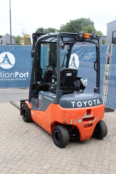 Toyota 8FBM20T - Forklift listrik: gambar 4 Toyota 8FBM20T - Forklift listrik: gambar 4