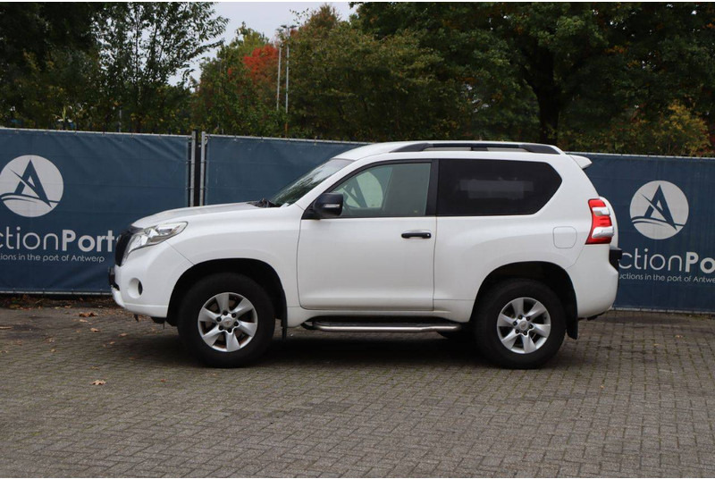 Toyota Land Cruiser - Mobil sedan: gambar 1 Toyota Land Cruiser - Mobil sedan: gambar 1