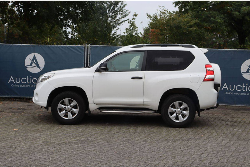 Toyota Land Cruiser - Mobil sedan: gambar 2 Toyota Land Cruiser - Mobil sedan: gambar 2