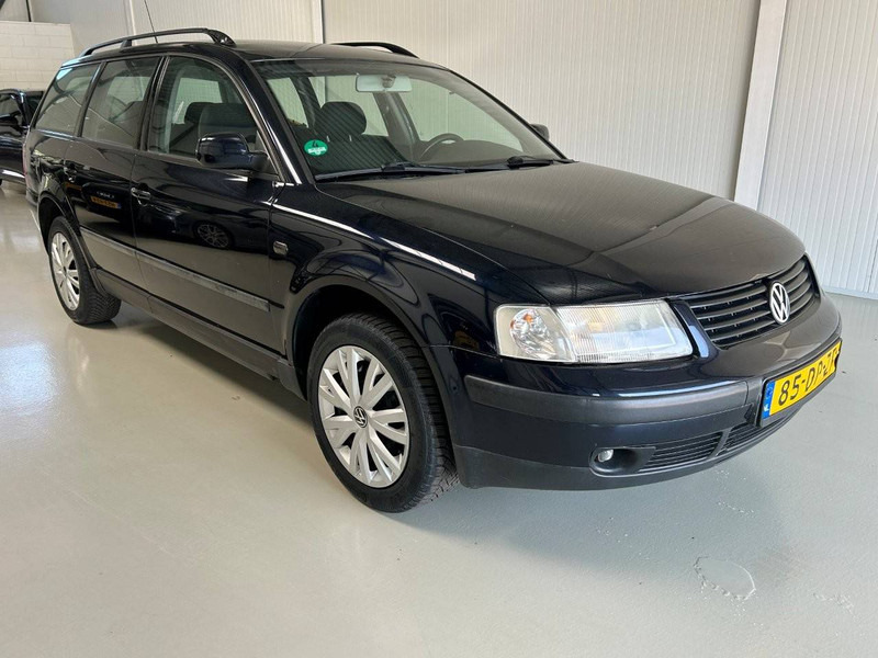 Volkswagen Passat 1.8 Comfort - Mobil sedan: gambar 4 Volkswagen Passat 1.8 Comfort - Mobil sedan: gambar 4