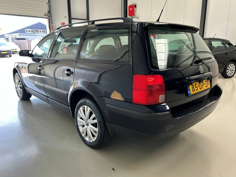 Volkswagen Passat 1.8 Comfort - Mobil sedan: gambar 2 Volkswagen Passat 1.8 Comfort - Mobil sedan: gambar 2