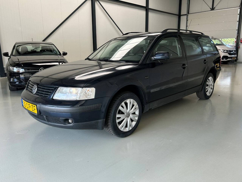 Volkswagen Passat 1.8 Comfort - Mobil sedan: gambar 1 Volkswagen Passat 1.8 Comfort - Mobil sedan: gambar 1