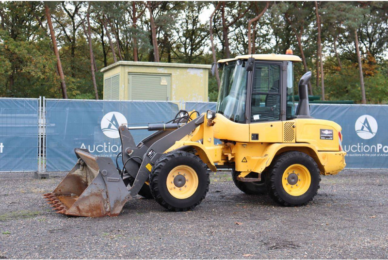 Volvo L30G - Wheel loader: gambar 1 Volvo L30G - Wheel loader: gambar 1