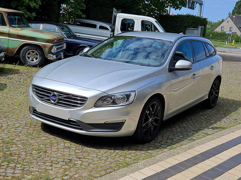 Volvo V60 D3 - Mobil sedan: gambar 1 Volvo V60 D3 - Mobil sedan: gambar 1
