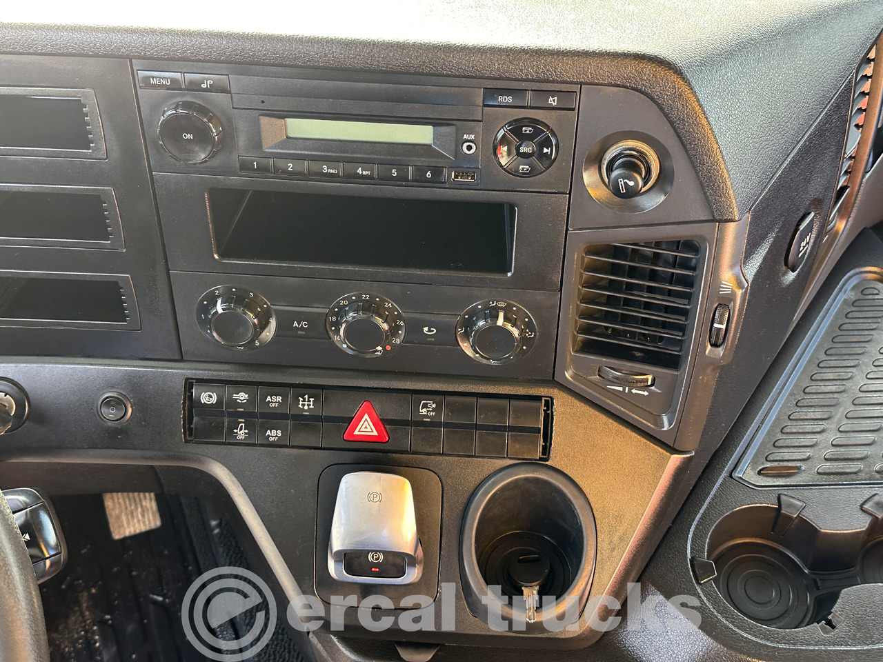 Truk jungkit MERCEDES 2021 MERCEDES AROCS 4142/AUTO-AC-EURO6-8X4 HARDOX TIPPER: gambar 29 Truk jungkit MERCEDES 2021 MERCEDES AROCS 4142/AUTO-AC-EURO6-8X4 HARDOX TIPPER: gambar 29