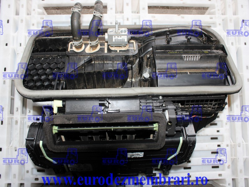 CARCASA SISTEM CLIMATIZARE MERCEDES ACTROS MP4 A9608305560 - Suku Cadang AC untuk Truk: gambar 1 CARCASA SISTEM CLIMATIZARE MERCEDES ACTROS MP4 A9608305560 - Suku Cadang AC untuk Truk: gambar 1