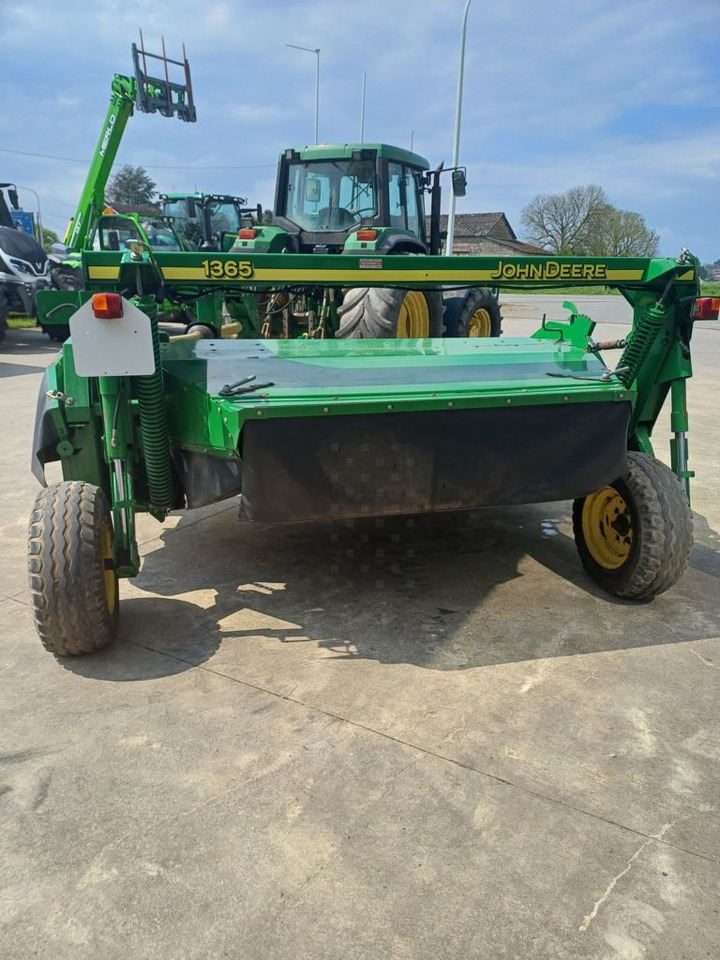 John Deere 1365 - Mesin pemotong padang rumput: gambar 1 John Deere 1365 - Mesin pemotong padang rumput: gambar 1