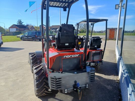 Norcar A7240 AUTOMOTIVE - Skid steer: gambar 2 Norcar A7240 AUTOMOTIVE - Skid steer: gambar 2