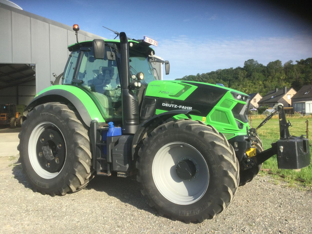 Deutz-Fahr AGROTRON 7250 TTV - Traktor: gambar 1 Deutz-Fahr AGROTRON 7250 TTV - Traktor: gambar 1