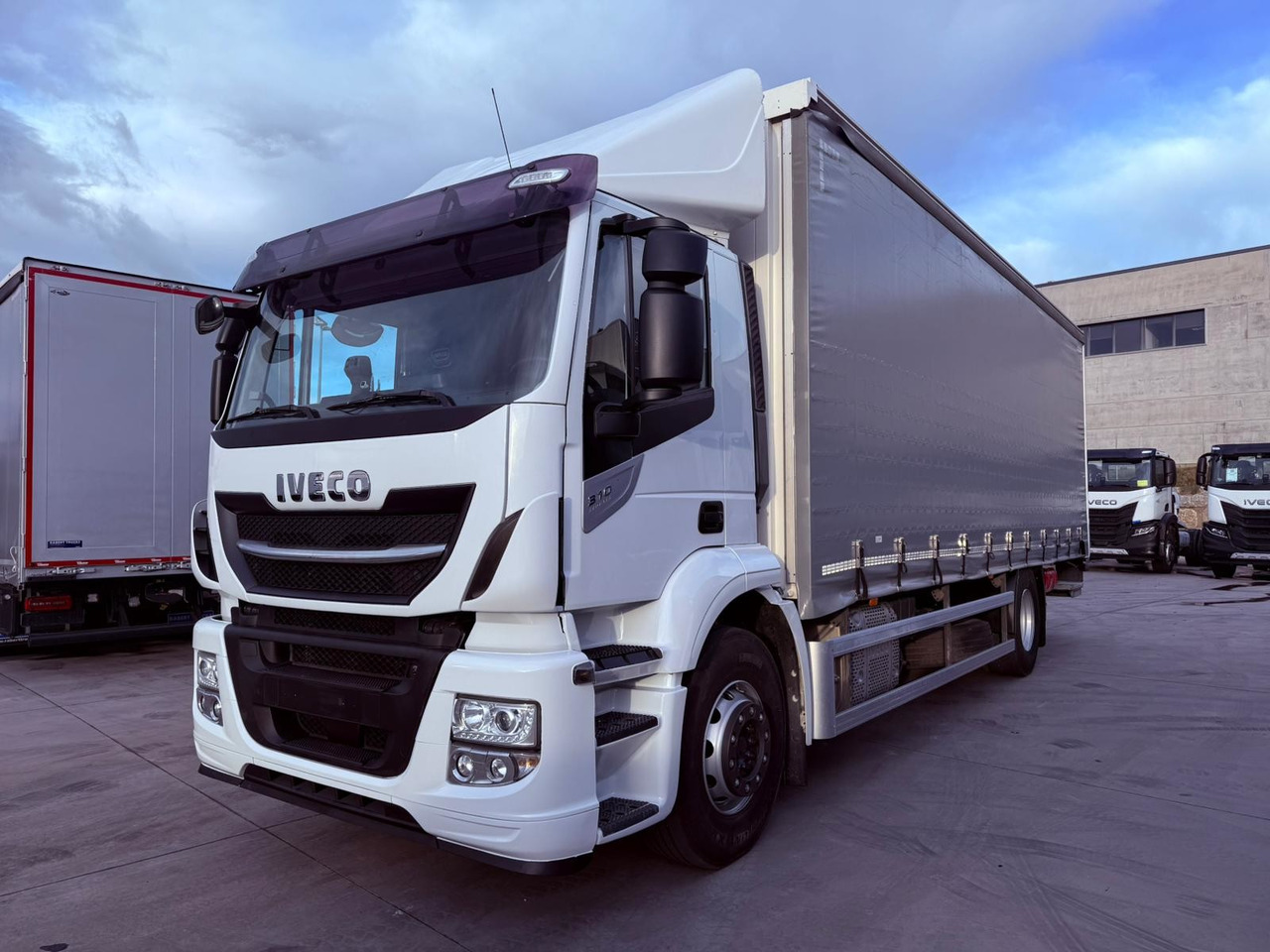 IVECO AD190S31P Stralis E6 (Tauliner) - Truk dengan terpal samping: gambar 1 IVECO AD190S31P Stralis E6 (Tauliner) - Truk dengan terpal samping: gambar 1