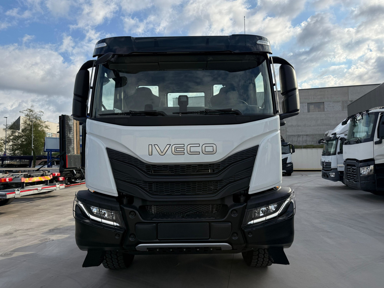 IVECO AD300X46Z OFF X-Way HI-TRACTION E6 (Chassis) - Truk sasis: gambar 3 IVECO AD300X46Z OFF X-Way HI-TRACTION E6 (Chassis) - Truk sasis: gambar 3