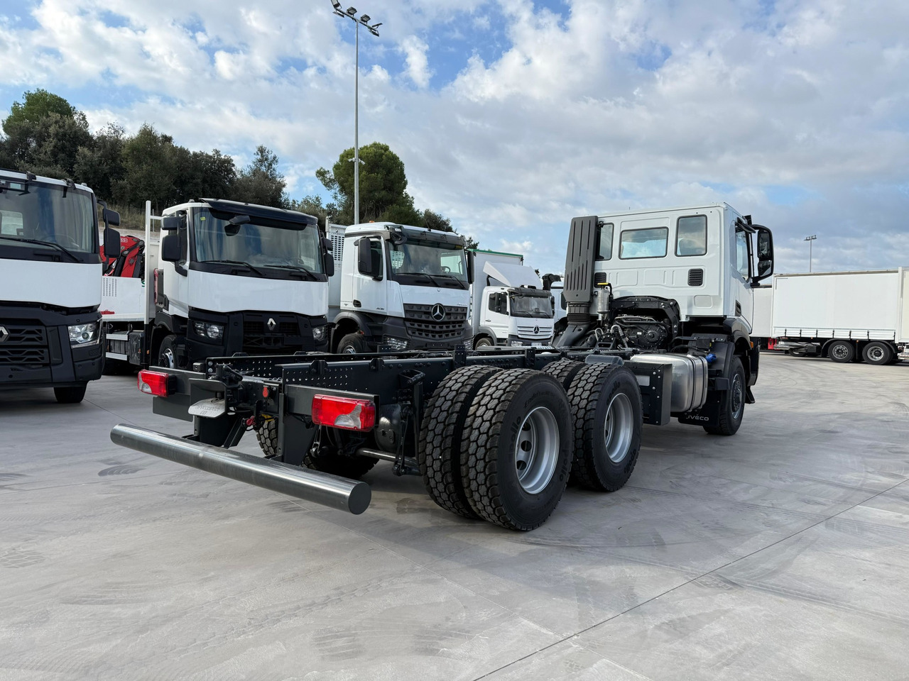 IVECO AD300X46Z OFF X-Way HI-TRACTION E6 (Chassis) - Truk sasis: gambar 4 IVECO AD300X46Z OFF X-Way HI-TRACTION E6 (Chassis) - Truk sasis: gambar 4