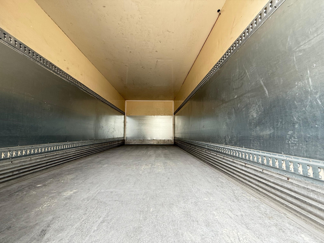 IVECO ML180E28P Eurocargo E5 (Isothermal) - Truk isotermal: gambar 5 IVECO ML180E28P Eurocargo E5 (Isothermal) - Truk isotermal: gambar 5