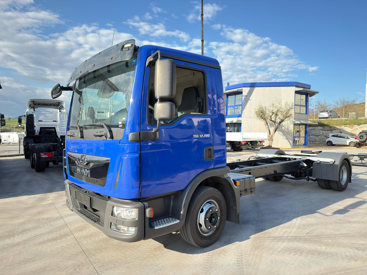 MAN 12.190 BL TGL E6 (Chassis) - Truk sasis: gambar 1 MAN 12.190 BL TGL E6 (Chassis) - Truk sasis: gambar 1