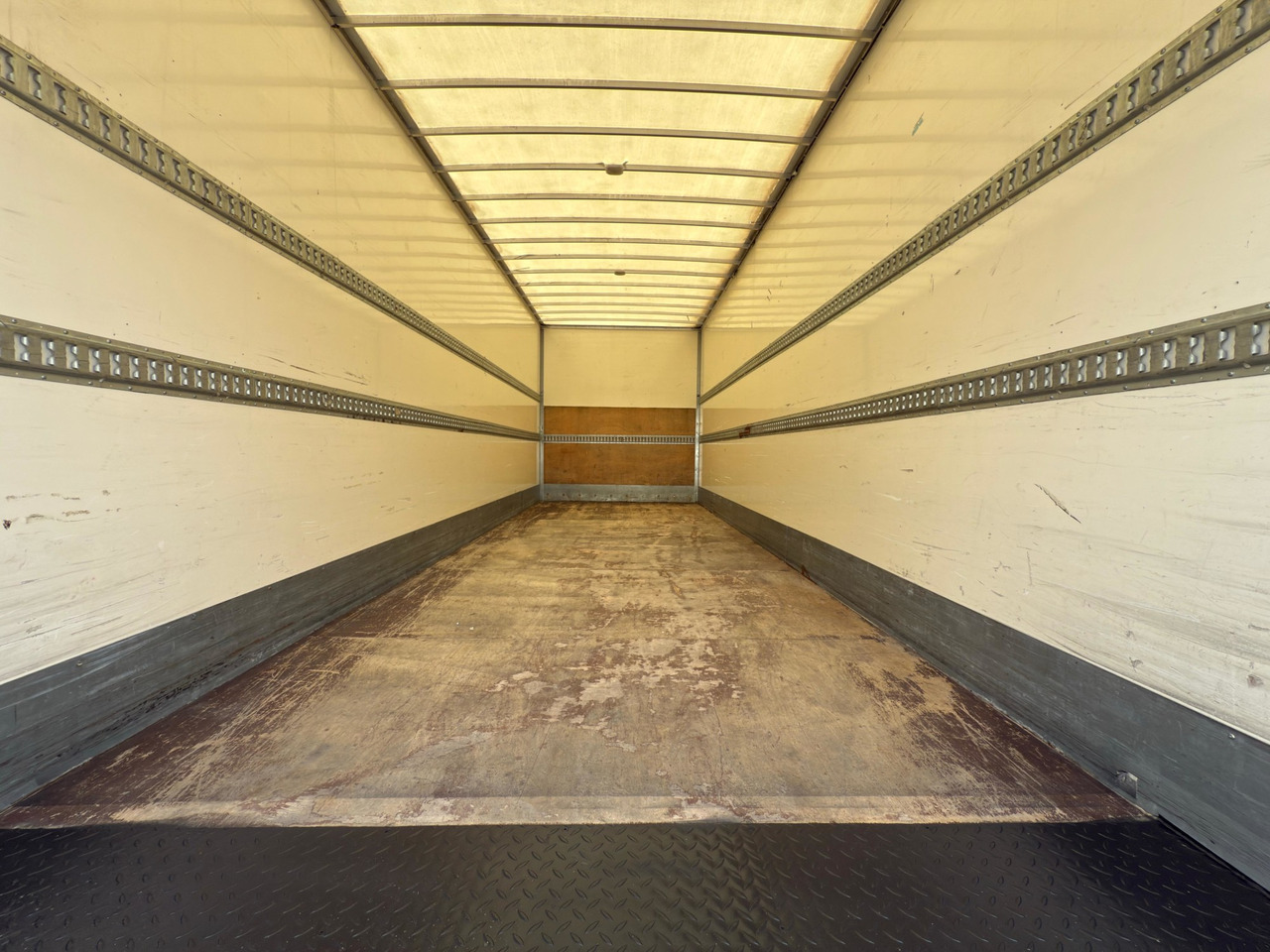 MAN 12.220 BL TGL E6 (VAN) - Truk box: gambar 5 MAN 12.220 BL TGL E6 (VAN) - Truk box: gambar 5