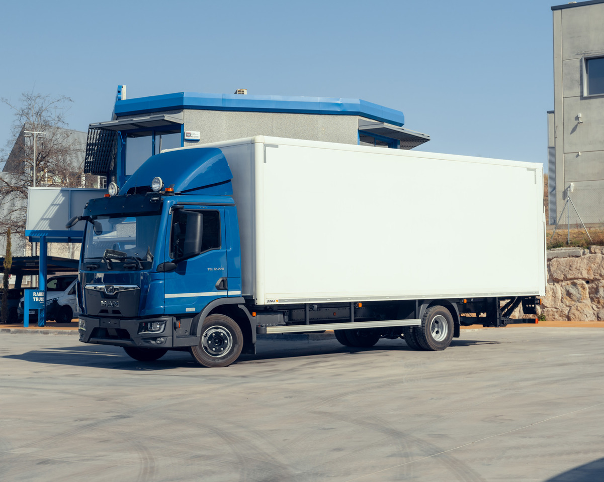 MAN 12.220 TGL E6 (VAN) - Truk box: gambar 2 MAN 12.220 TGL E6 (VAN) - Truk box: gambar 2