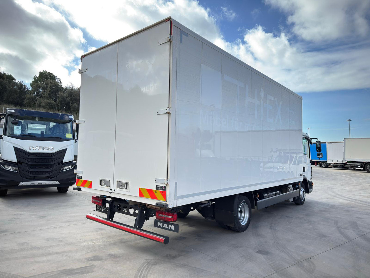 MAN 8.190 TGL E6 (VAN) - Truk box: gambar 3 MAN 8.190 TGL E6 (VAN) - Truk box: gambar 3