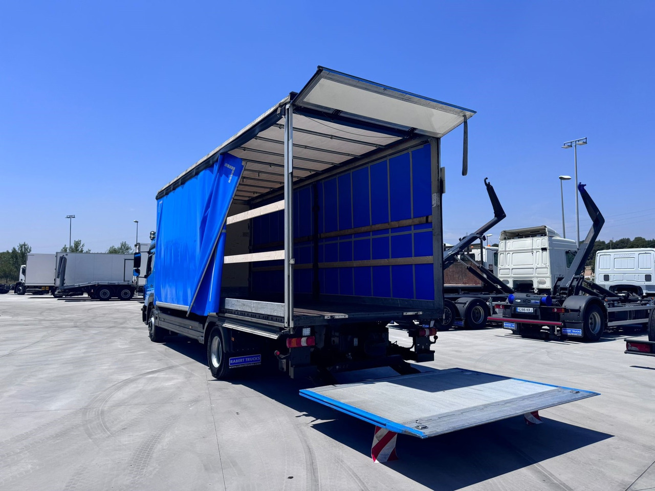 MERCEDES BENZ 13.30L Atego E6 (Tauliner) - Truk dengan terpal samping: gambar 4 MERCEDES BENZ 13.30L Atego E6 (Tauliner) - Truk dengan terpal samping: gambar 4