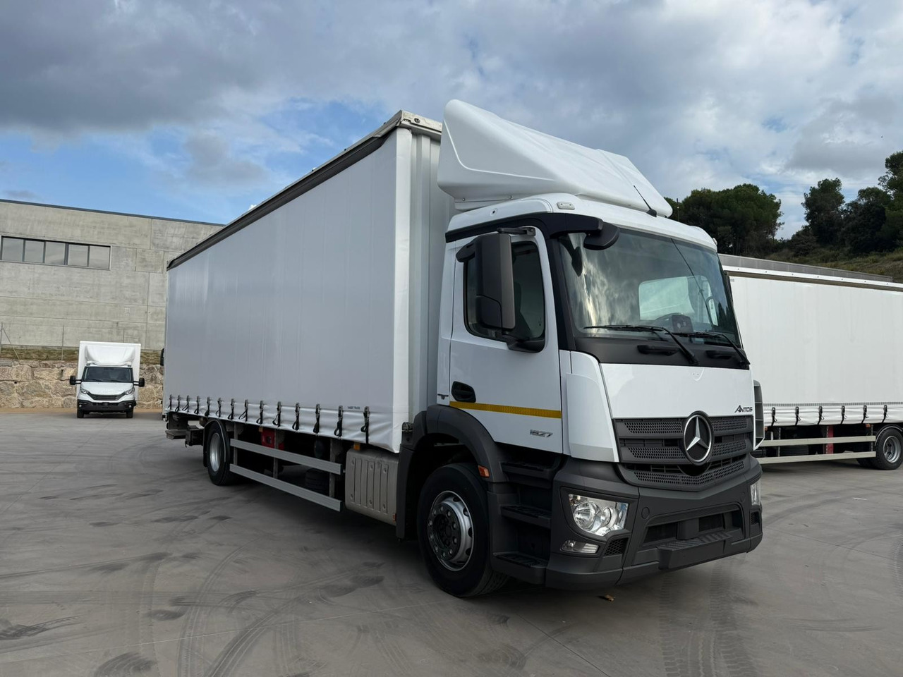 MERCEDES BENZ 18.27 Antos E6 (Tauliner) - Truk dengan terpal samping: gambar 2 MERCEDES BENZ 18.27 Antos E6 (Tauliner) - Truk dengan terpal samping: gambar 2