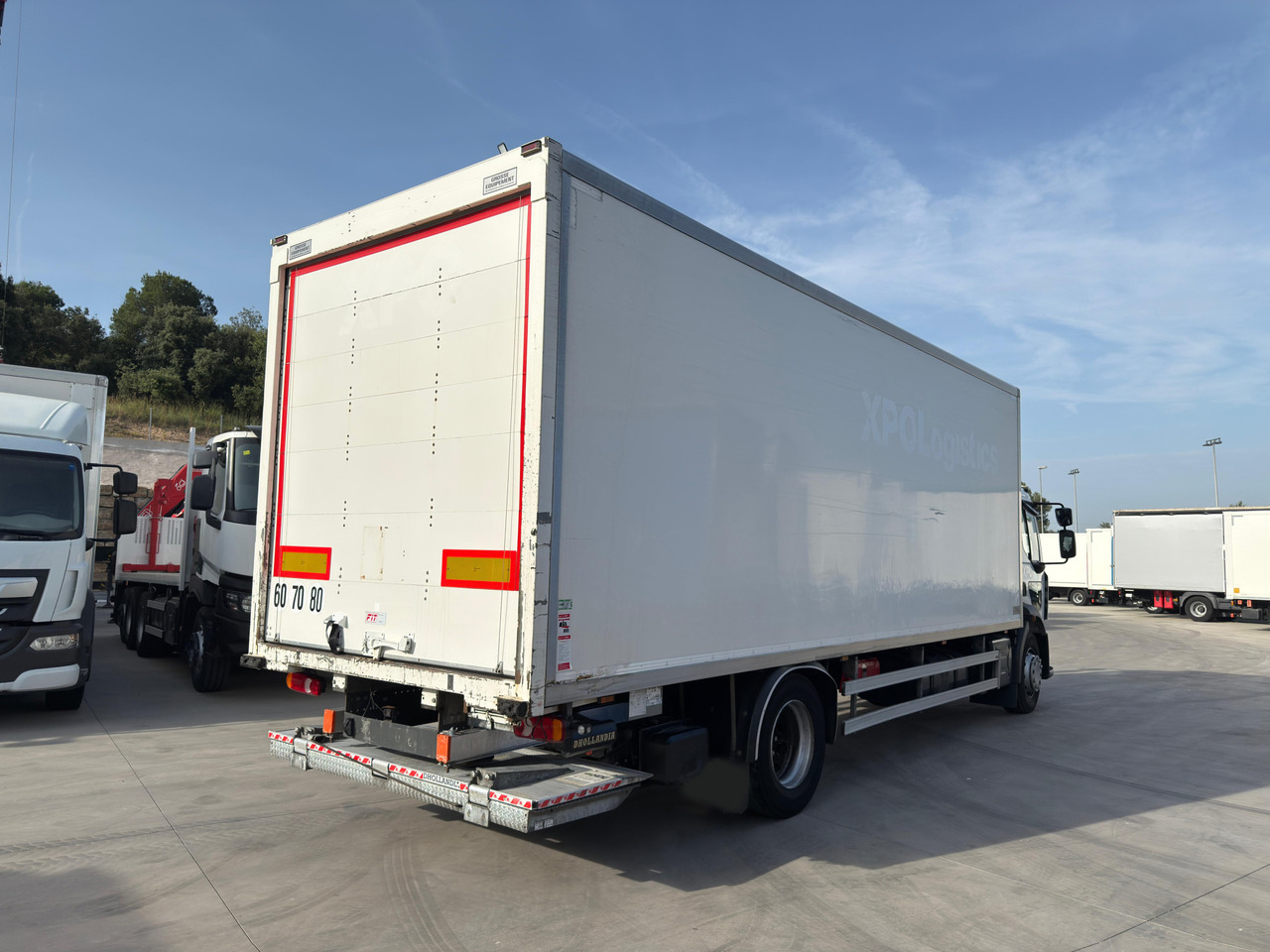 RENAULT D19 E6 (VAN) - Truk box: gambar 4 RENAULT D19 E6 (VAN) - Truk box: gambar 4