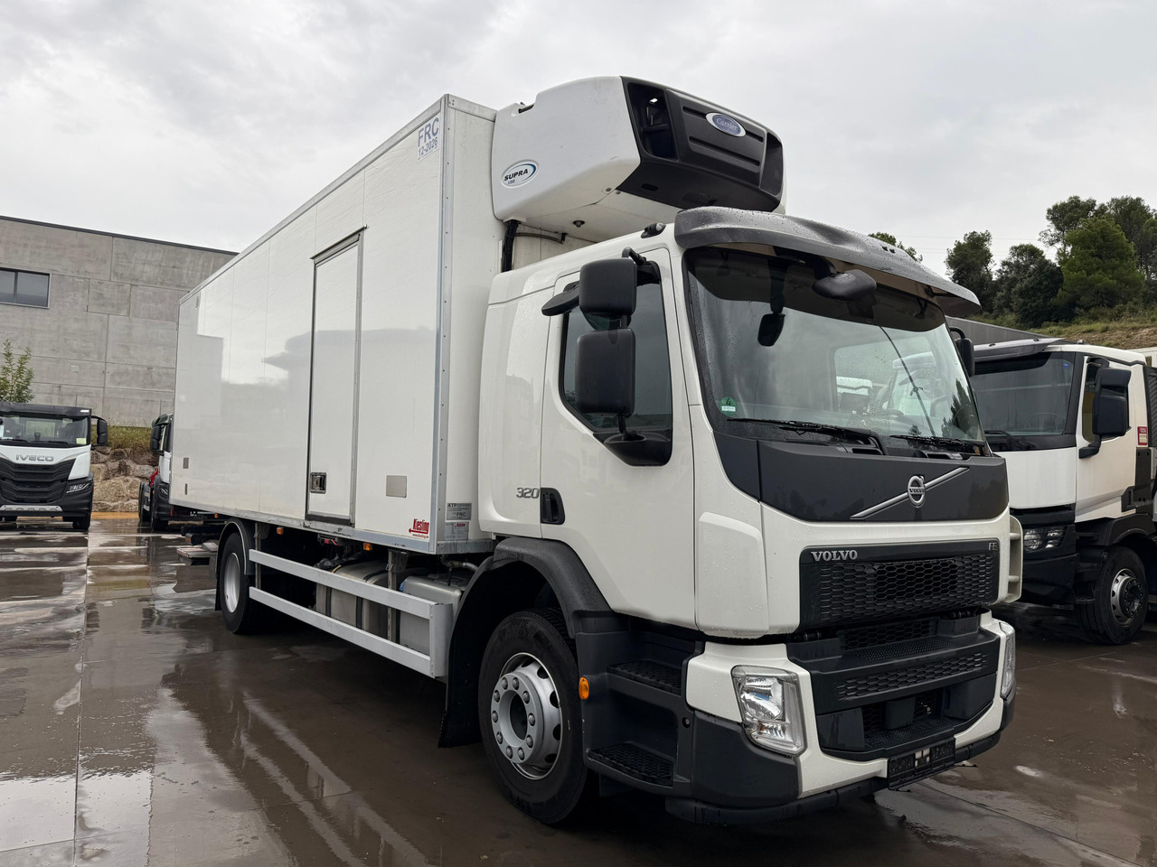 VOLVO FE320 E6 (Refrigerator) - Truk berpendingin: gambar 2 VOLVO FE320 E6 (Refrigerator) - Truk berpendingin: gambar 2