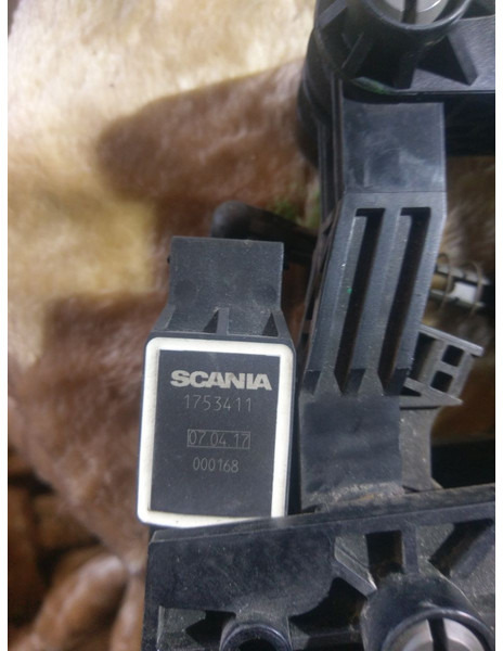 Scania - Pedal: gambar 2 Scania - Pedal: gambar 2
