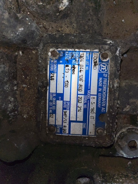 ZF 8 S 180 IT ex Neoplan 318 - Gearbox untuk Bus: gambar 1 ZF 8 S 180 IT ex Neoplan 318 - Gearbox untuk Bus: gambar 1