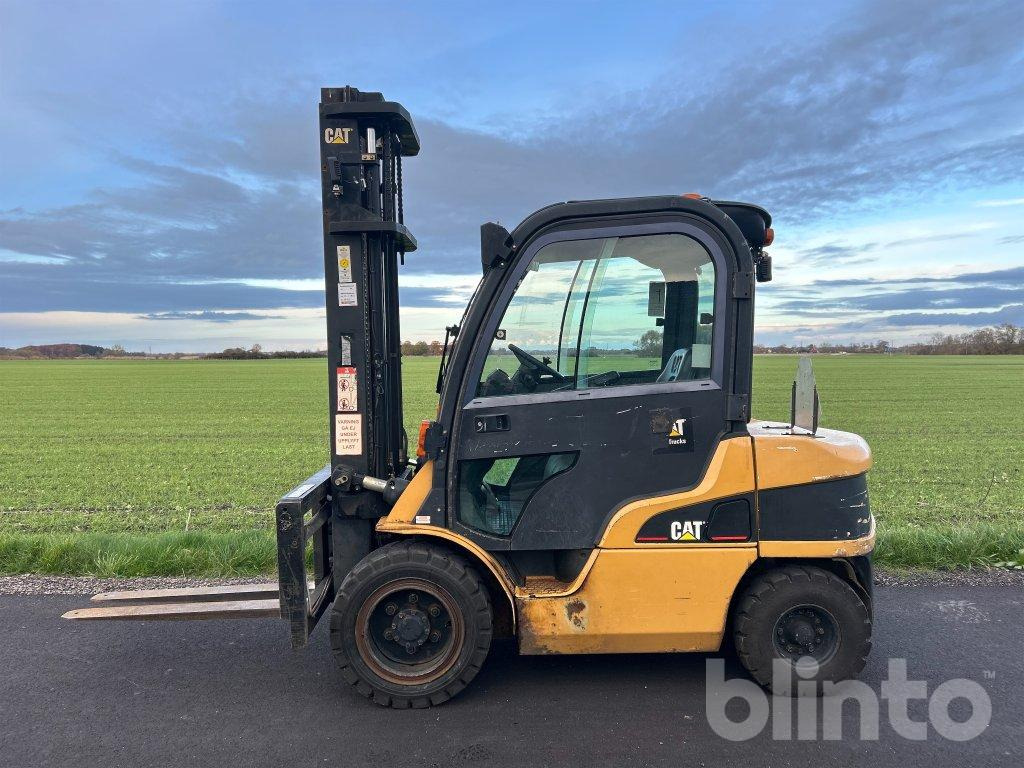 Caterpillar DP30N - Forklift diesel: gambar 1 Caterpillar DP30N - Forklift diesel: gambar 1