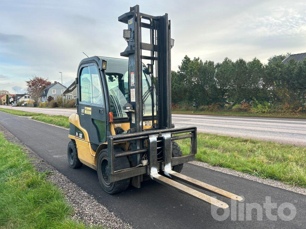 Caterpillar DP30N - Forklift diesel: gambar 4 Caterpillar DP30N - Forklift diesel: gambar 4