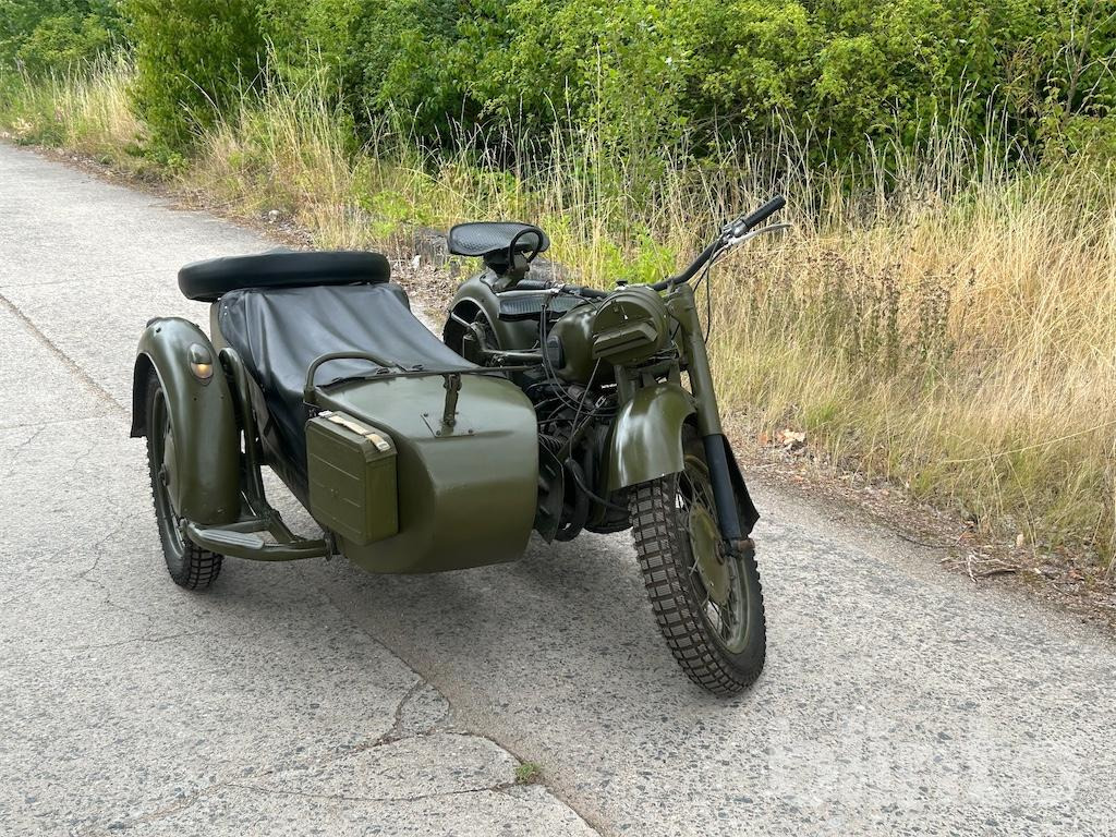Dnepr MT 9 (1973) - Sepeda motor: gambar 1 Dnepr MT 9 (1973) - Sepeda motor: gambar 1