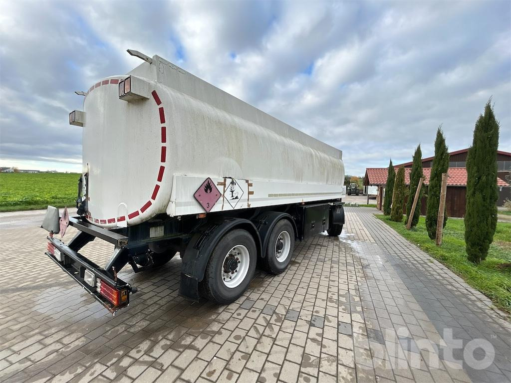 Esterer Ulrich TA.240 - Trailer tangki: gambar 1 Esterer Ulrich TA.240 - Trailer tangki: gambar 1